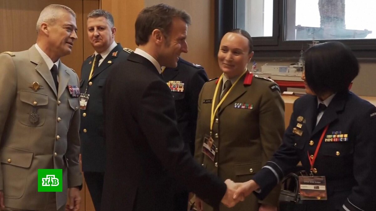    Макрон призвал военачальников ЕС разработать план гарантий для Украины