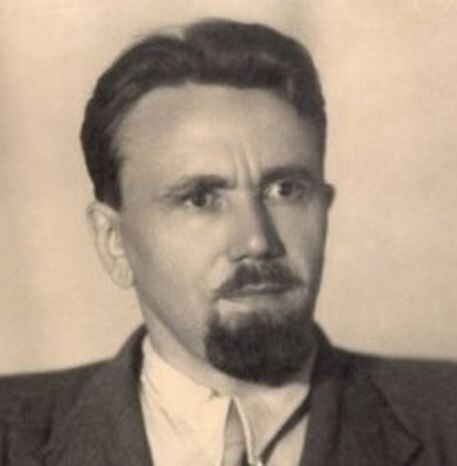 Александр Петрович Казанцев (1906-2002 гг.) примерно в период между первым изданием романа "Пылающий остров" в 1941 году и его доработкой для второго издания 1956-го