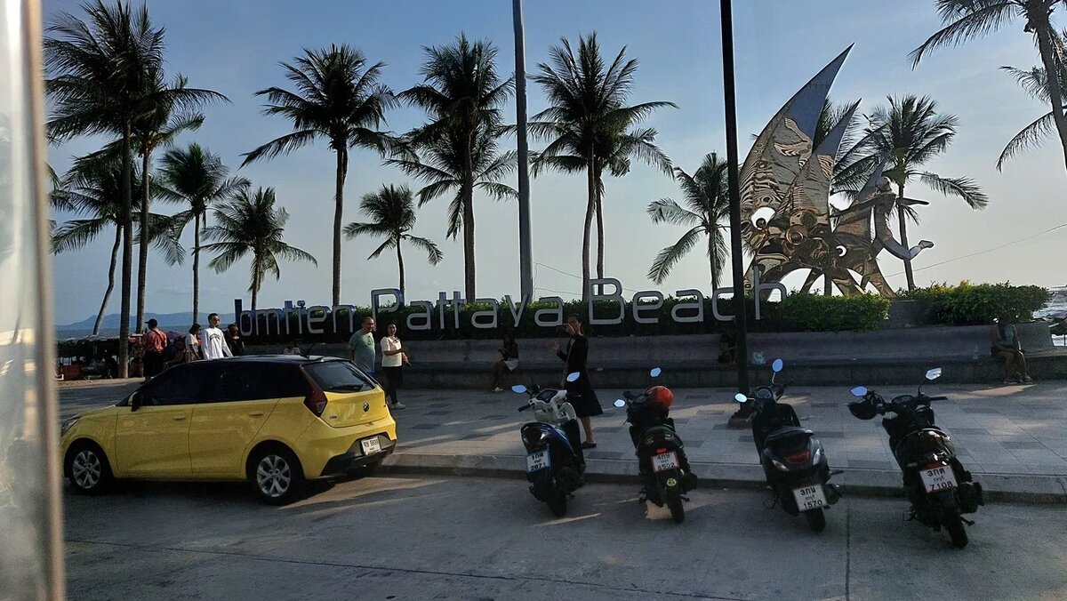 Начало пляжа Jomtien Pattaya Beach