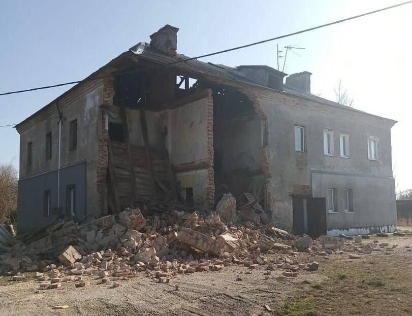    Обрушение стены аварийного дома в Калининградской области / Источник: https://t.me/prokuratura39