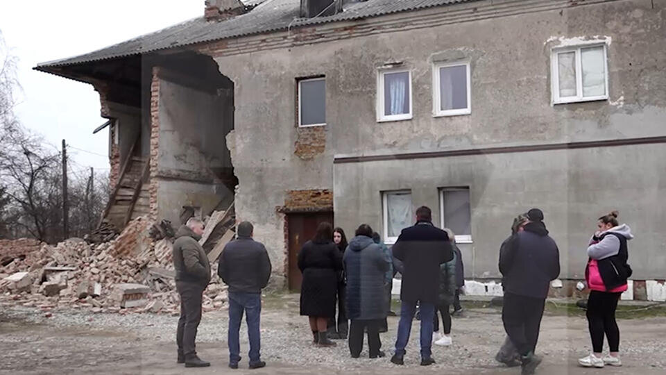     Аварийный дом с жильцами обрушился в Калининградской области РЕН ТВ