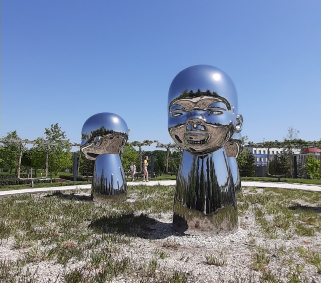 "Внутренний ребёнок". Страшноватенький арт-объект в парке Галицкого. Все фото автора