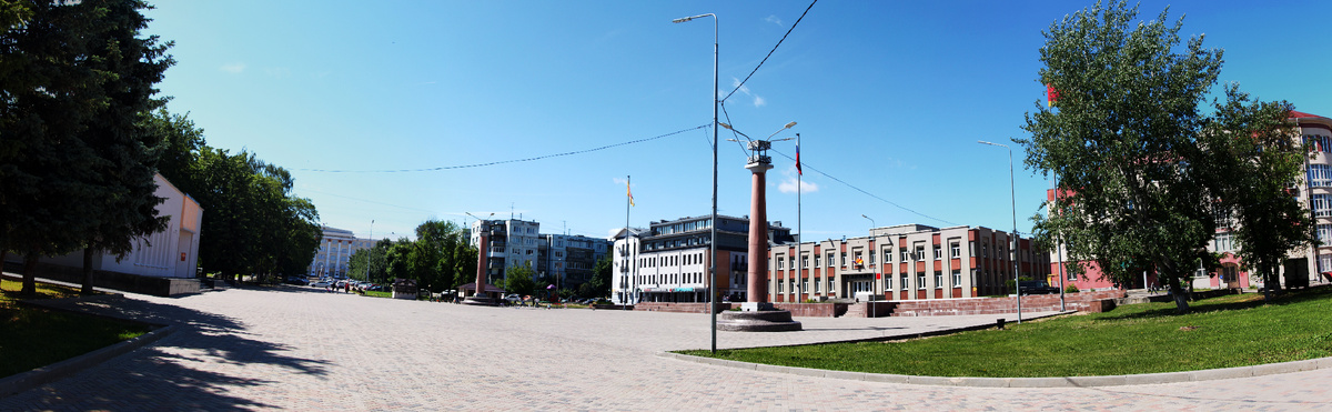 Стела "Город воинской славы" на площади Славы