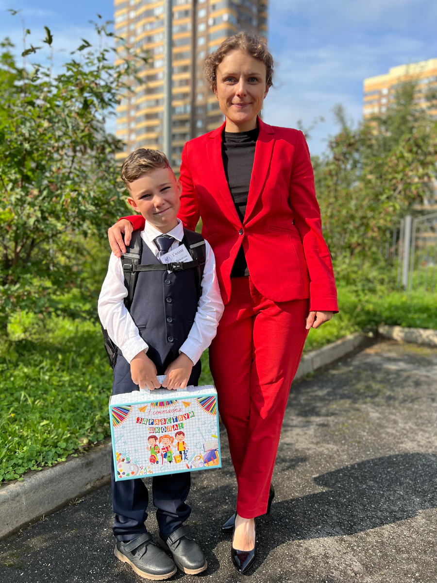 Мать первоклассника должны все видеть издалека 