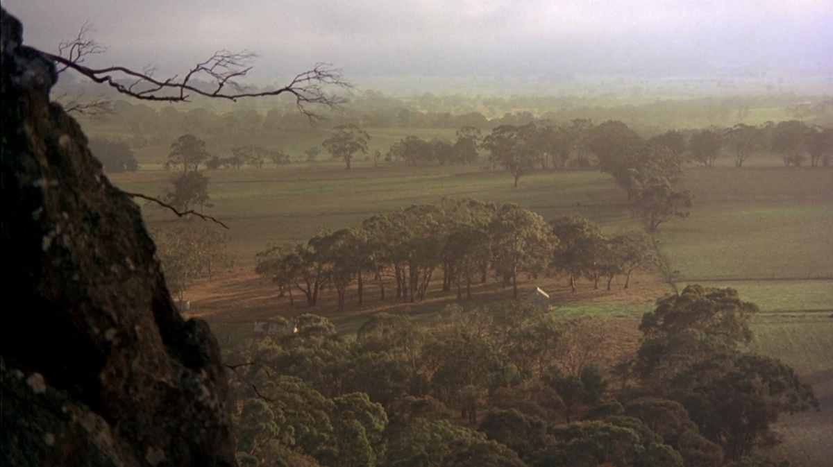 Кадр из фильма "Пикник у висячей скалы" 1975 г. реж. Питер Уир