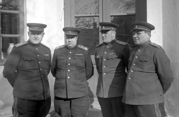    Члены Военного Совета 3-го Украинского фронта слева направо: начальник штаба фронта генерал-полковник С. П. Иванов, командующий фронтом Маршал Советского Союза Ф. И. Толбухин, генерал-лейтенант А. С. Желтов, генерал-майор В. М. Лайок Сентябрь 1944 г. РГАКФД Арх. № 0-323212/Архив О. А. Ландера