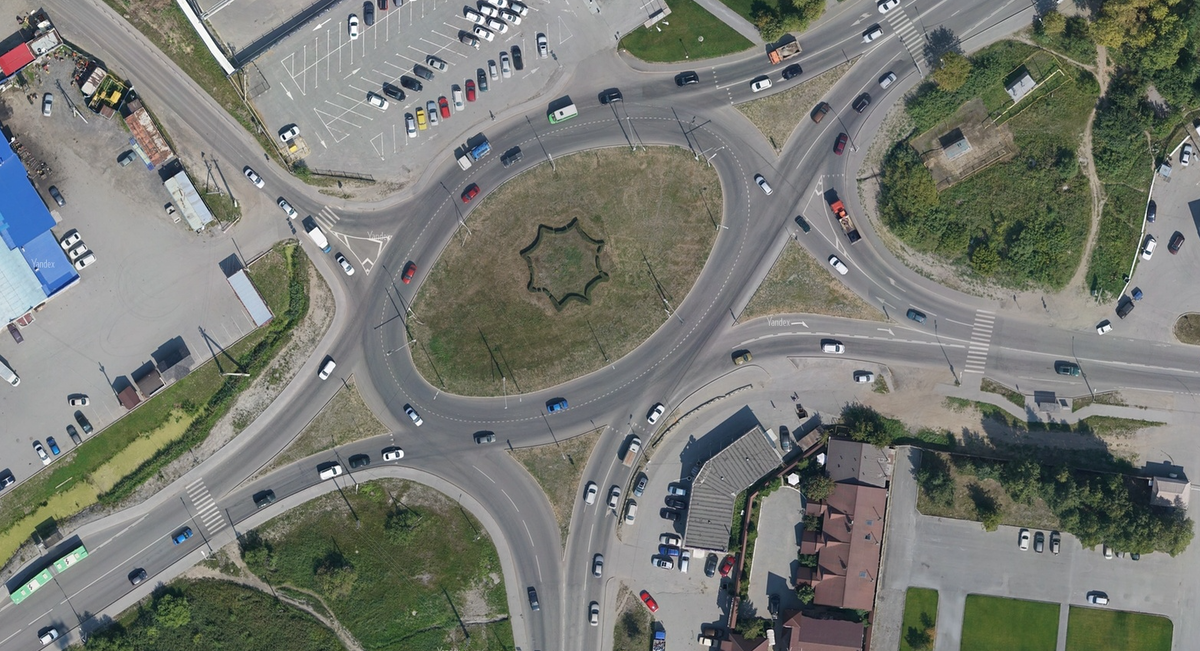 При въезде на круг