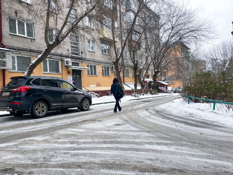    Лед в барнаульских дворах. Источник: Витали Барабаш