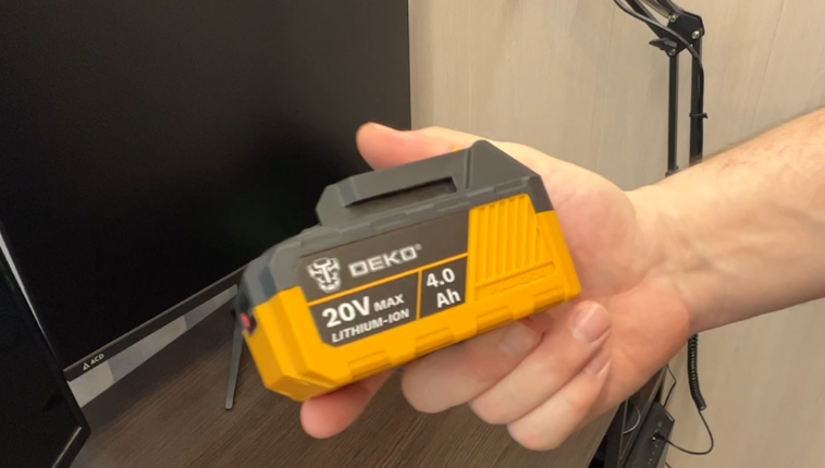 аккумулятор DEKO.