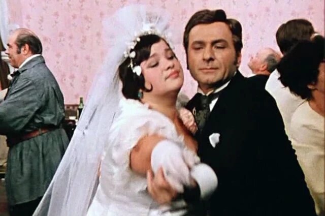    Сколько лет героям фильма «12 стульев»?