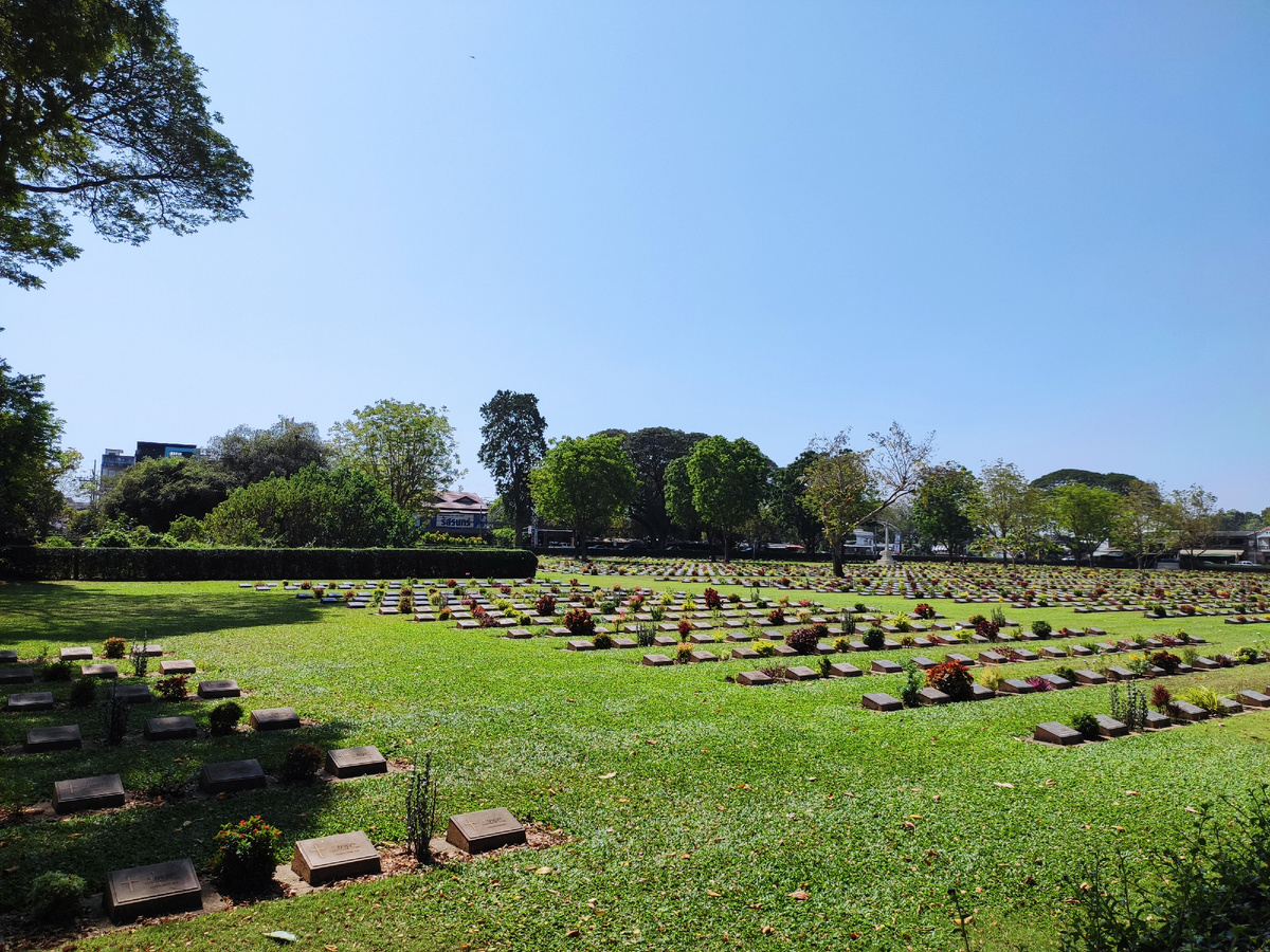 Кладбище в Канчанабури