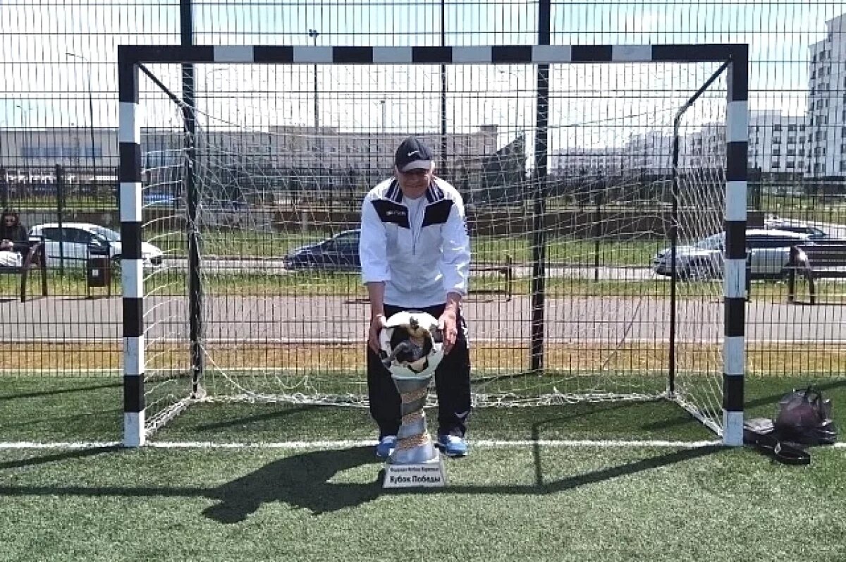    Вывозил под обстрелами.