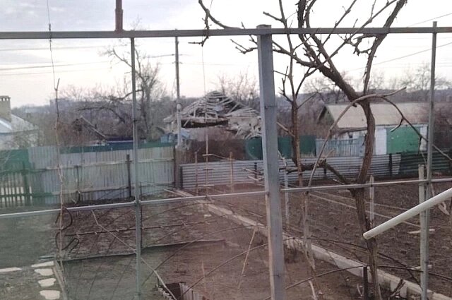    В этот соседский дом прилетело два раза. Фото: Из личного архива/ Виталий Марченко