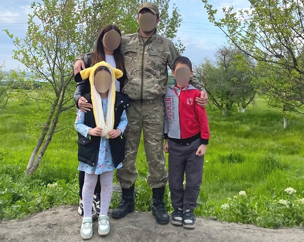    Военный фельдшер говорит, что самое важное для него – семья. Фото: Из личного архивa/ Боец Захар.