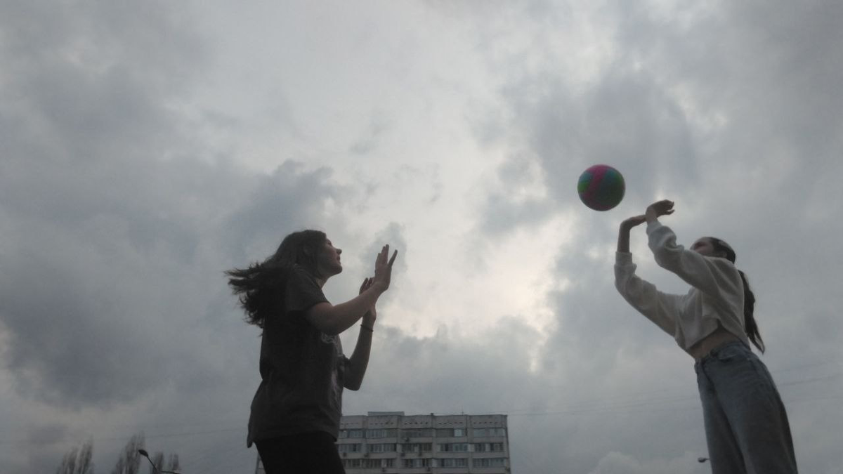 Ангелина с подружкой