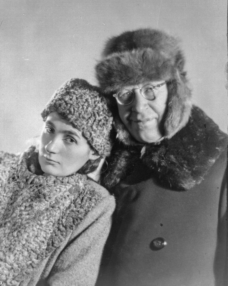 Композитор Сергей Прокофьев с женой Мирой Мендельсон. Фотограф Моисей Наппельбаум. Москва, 15 января 1946 года. Российский национальный музей музыки 