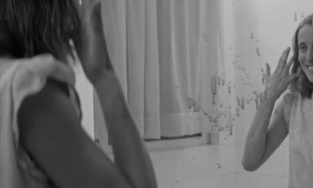 Кадр из фильма «Клык» Лантимоса