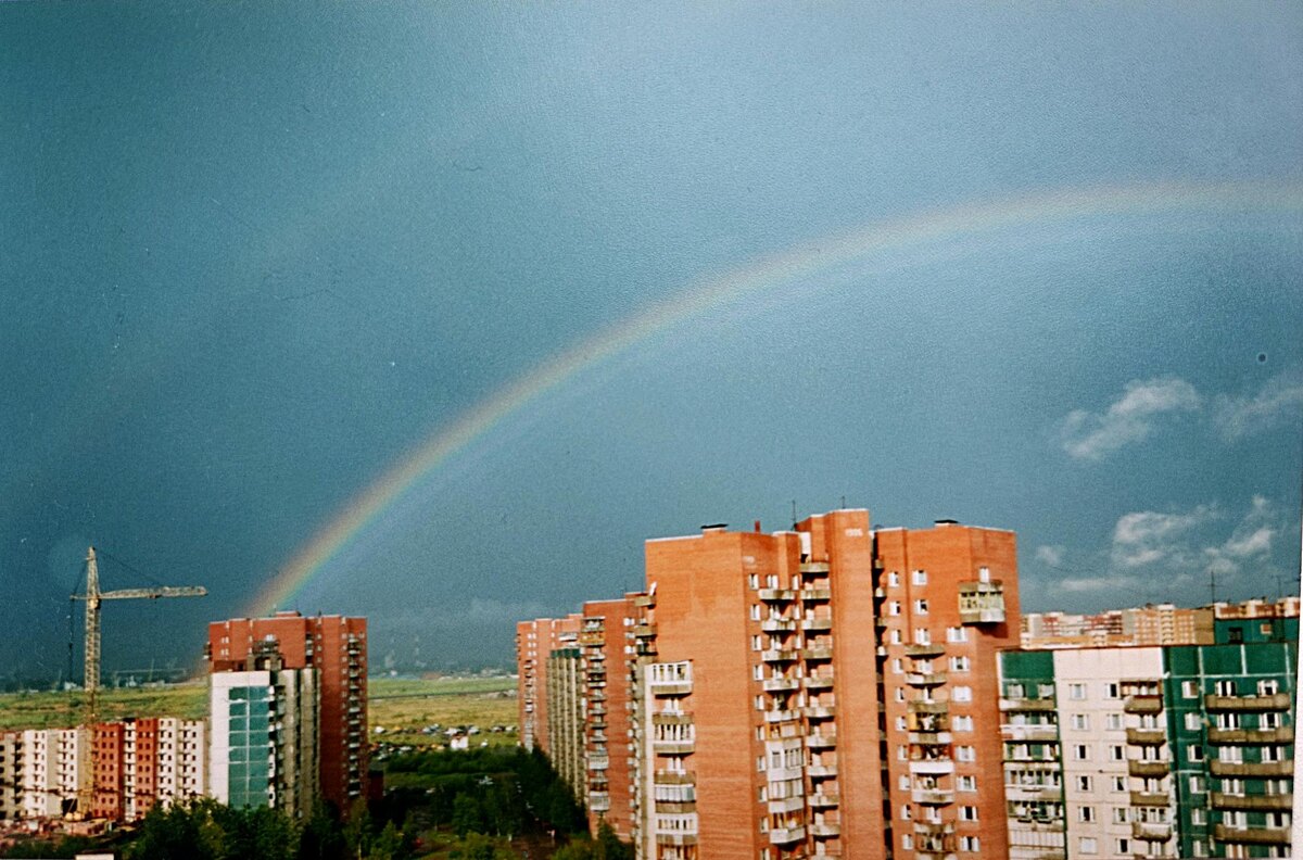 Вид из окна общежития консерватории на улице Доблести. Примерно 2000 год.