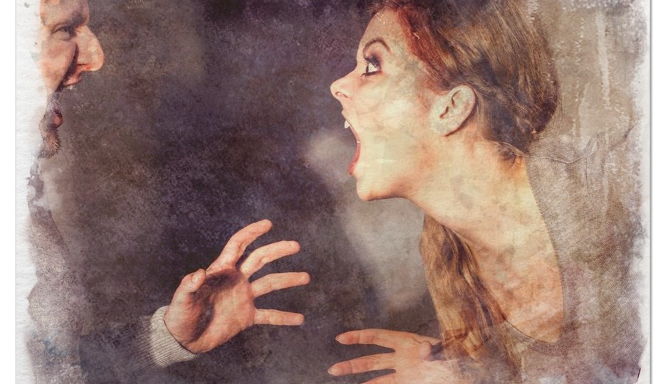 — Ты ненормальный? — ты серьезно сейчас мне предлагаешь отменить свадьбу только потому, что мамашка твоя физиономию в аварии повредила?