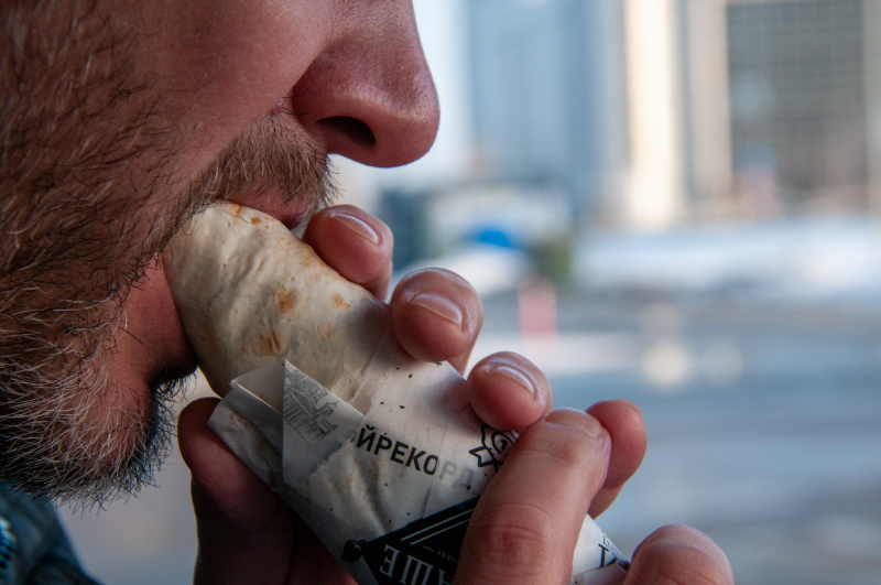    Вторая рекомендация касается мясного. Если красного мяса слишком много в рационе, то это может привести к сердечно-сосудистым заболеваниям. Фото: © Svetlana Vozmilova/Globallookpress