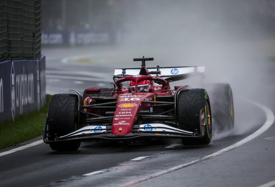    «Что протекает? Это, наверное, вода». Забавный радиообмен Леклера с FerrariFerrari