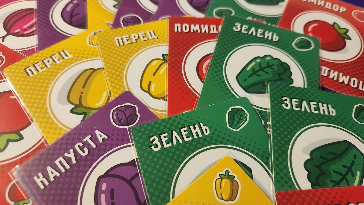 Огурцы, салат и лук - всё на булочке с кунжутом…