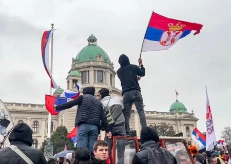    Вучич не собирается уходить в отставку на фоне развернувшихся в стране протестов