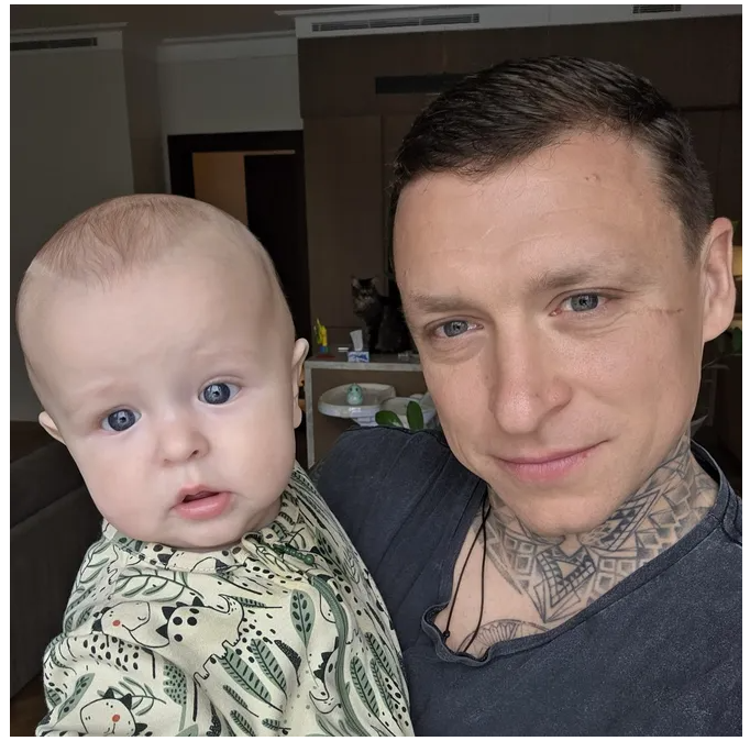 НА ФОТО: Павел Мамаев с сыном (6 месяцев)