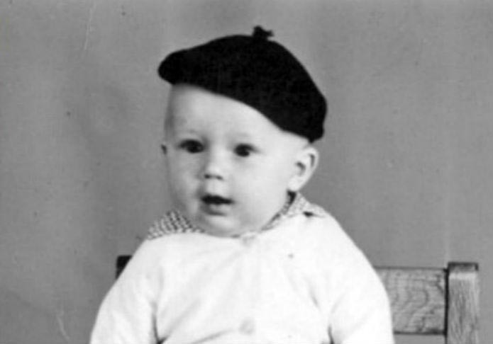 Андрюшенька Миронов во младенчестве.  Фото из открытых источников Яндекса.