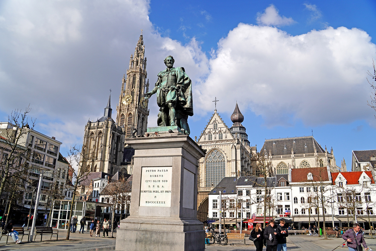 Антверпен. Памятник Рубенсу. Фото автора.