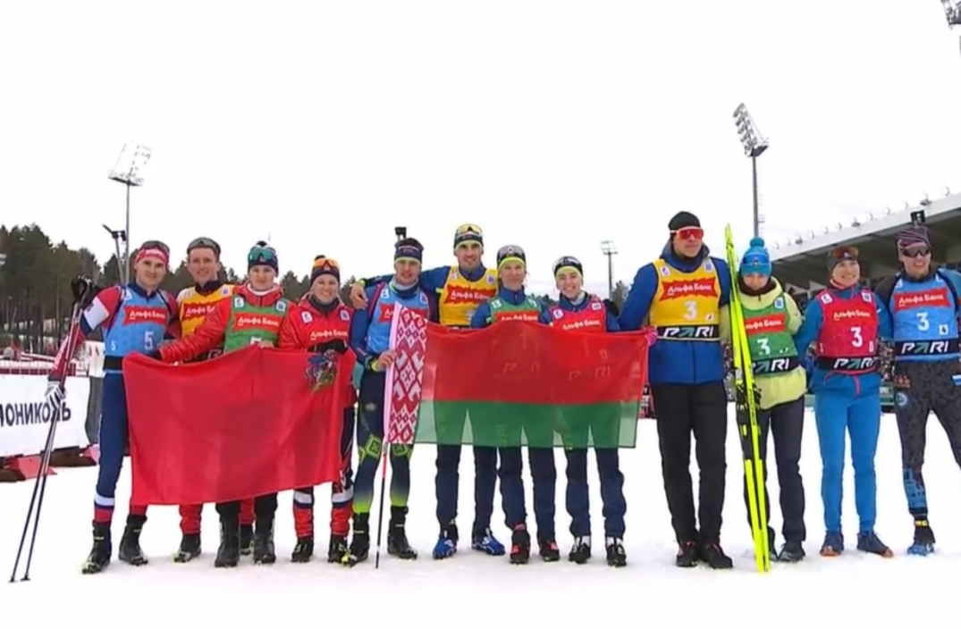 Победу в смешанной эстафете одержала Белоруссия, но золото досталось биатлонной четверке из Московской области. Фото: соцсети