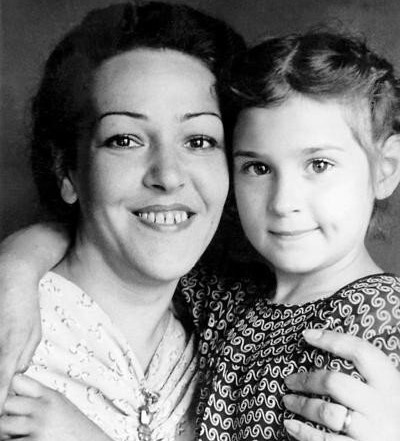 Тушнова с дочерью. Фото с сайта thelib.ru