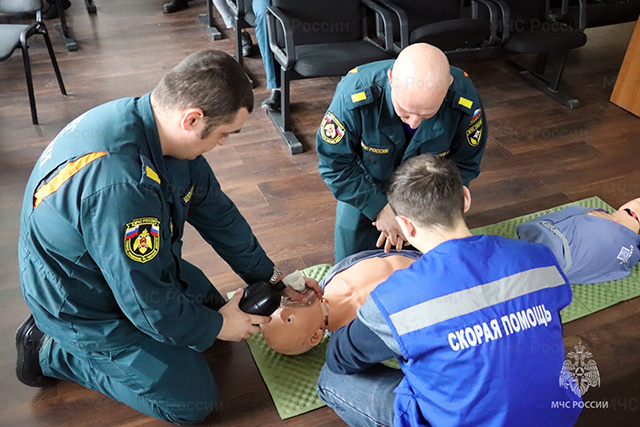 В Твери медики обучают спасателей