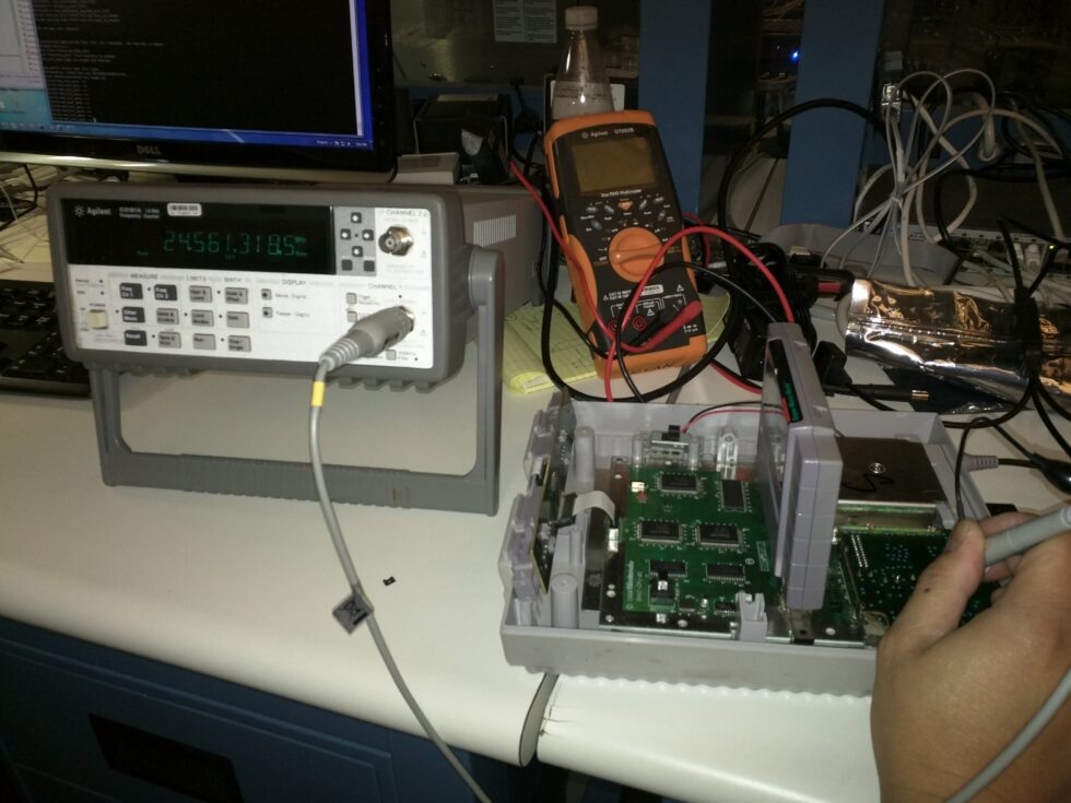 Сесил тестируя свой SNES БОЗ в 2016.