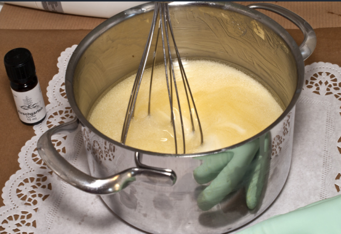 Когда пальмовое масло уже развёл, но ещё не решил, что приготовить: творожок или йогурт / Фото: pxhere.com