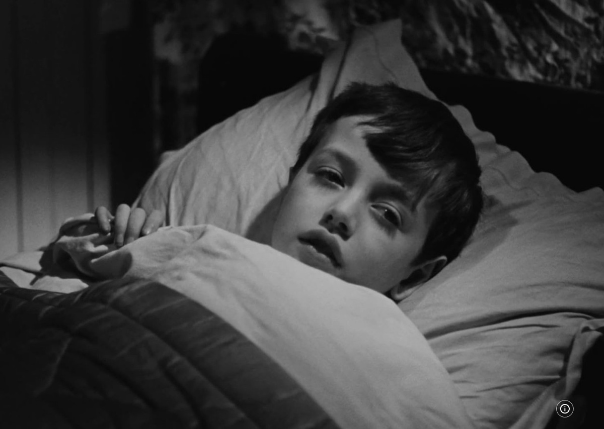 Кадр из фильма «Убийство Деда Мороза» (1941)