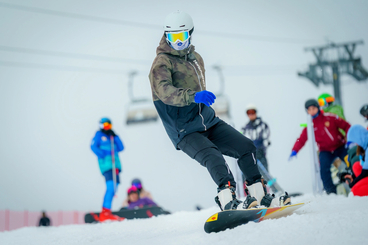    Югорчане стали призерами соревнований по сноуборду на Кубке защитников Отечества
