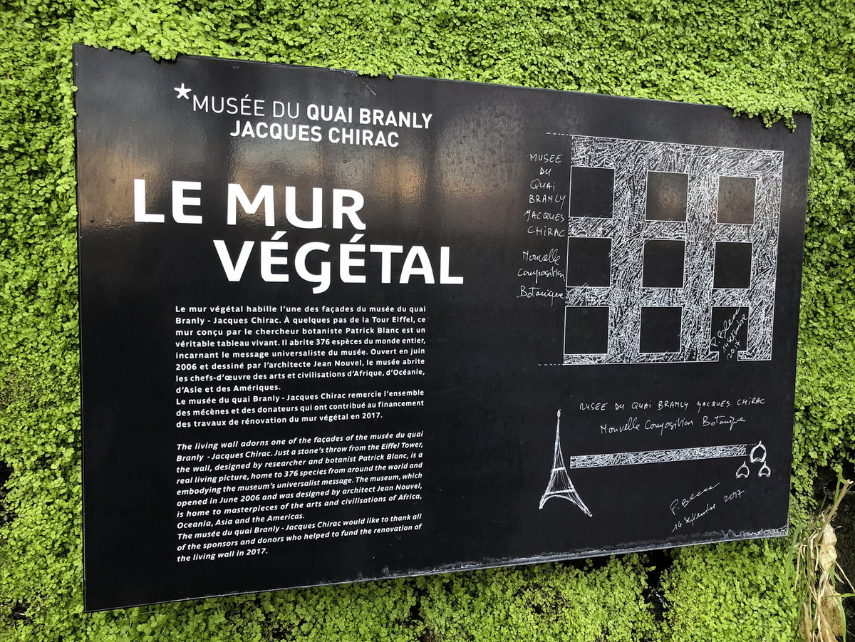 Patrick Blanc's Vertical Garden placard relating his new botanical conception for the Quai Branly Jacques Chirac Museum, Paris, Dec. 2018 (by Patrick Blank)