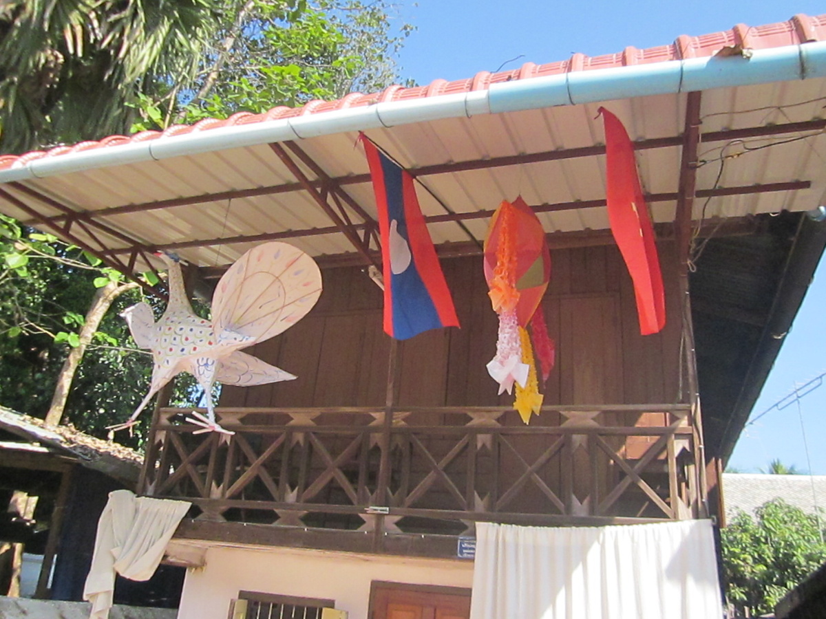 Лаос, флаги, мое фото