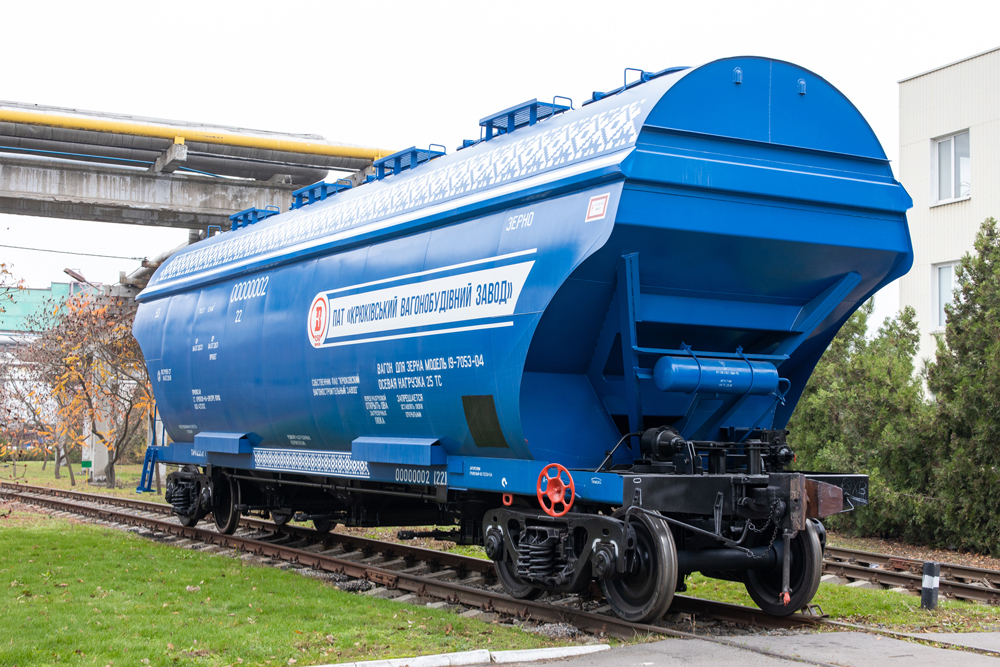 Зерновоз модели 19-7053-04. Источник: КВСЗ