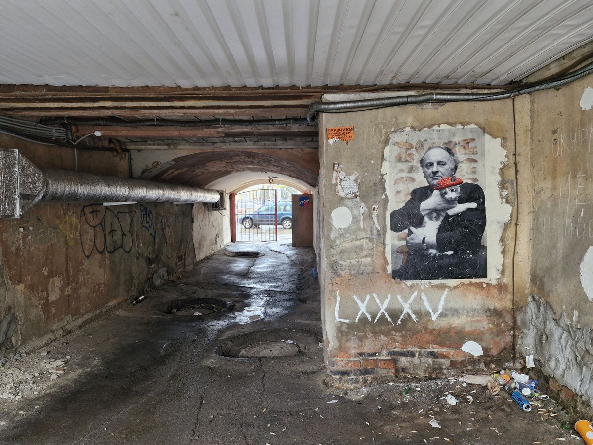 Так во дворе на ул. Соборная, 52 было до субботника