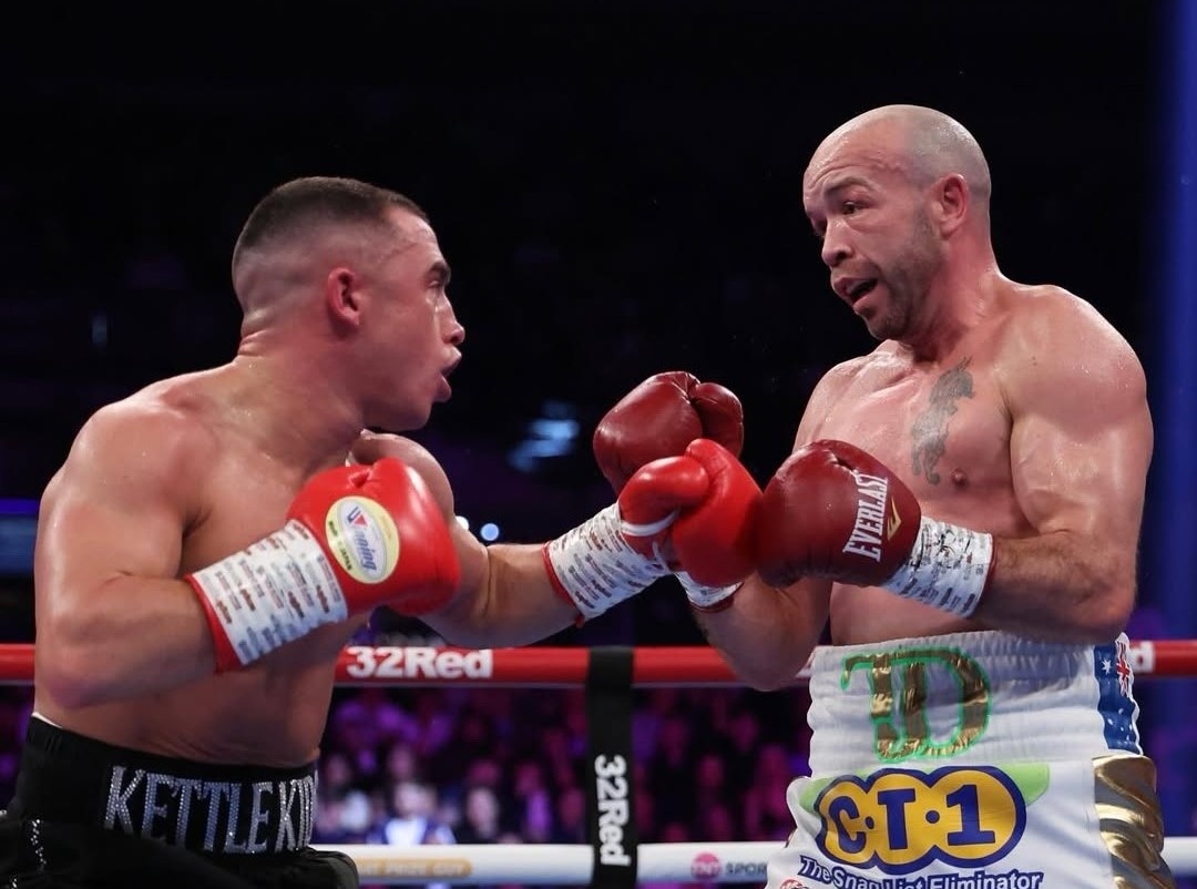 Ник Болл (слева) против Ти Джея Доэни