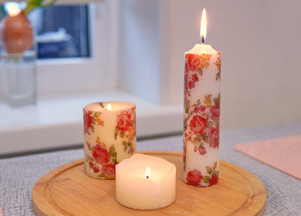 Пока еще метут метели создаю уют при помощи свечей, но уже с весенним декором. 