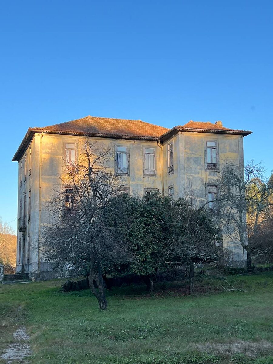 Внешний вид заброшенного дома