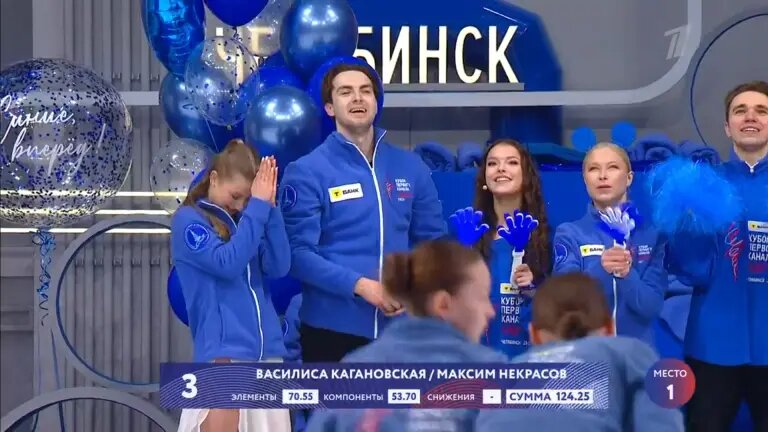 Екатерина Миронова и Евгений Устенко стали первыми в первом виде программы. Фото: стоп-кадр прямого эфира «Первого канала»