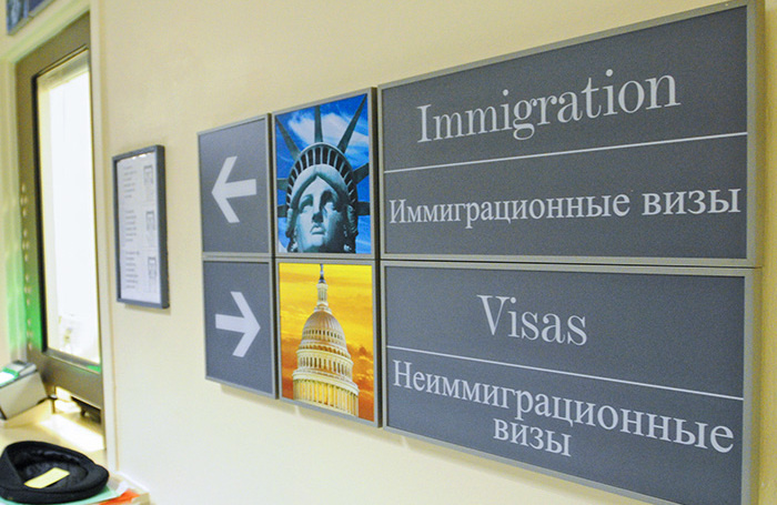    В консульском отделе посольства США.Алексей Филиппов/ТАСС