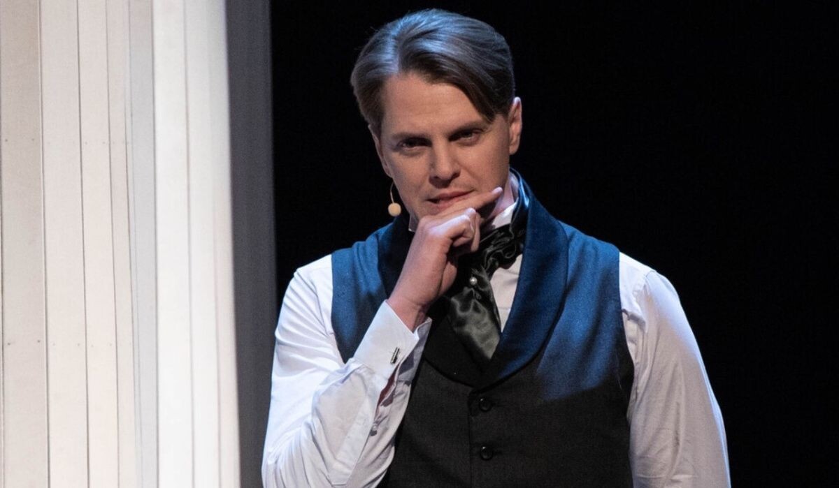     Иван Ожогин. Источник: rg.ru Автор фото: Пресс-служба Театра музыкальной комедии