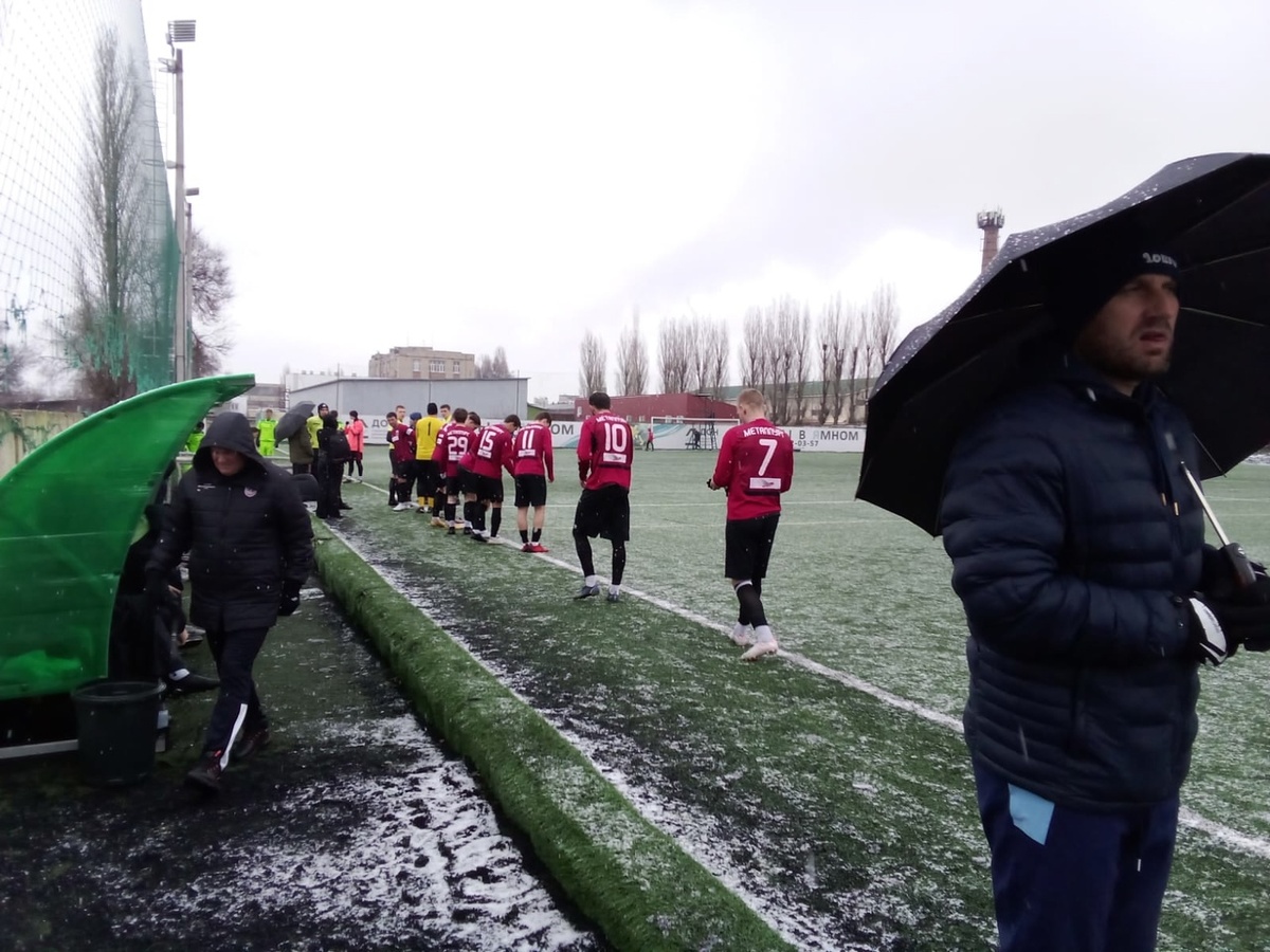 Снег шел, но было совсем не холодно...