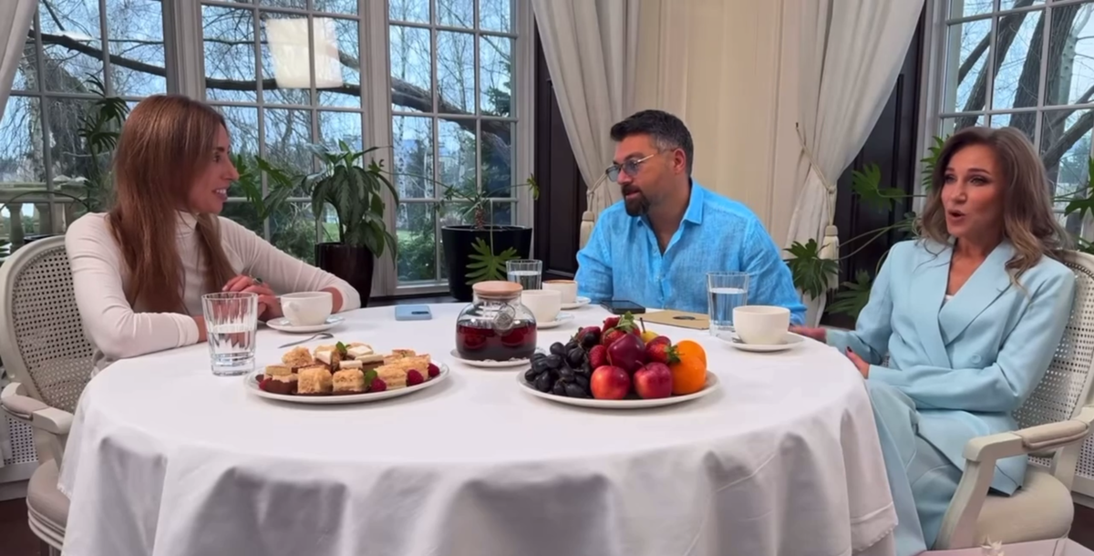 Светлана Бондарчук, Алексей Чумаков и Юлия Ковальчук. Социальные сети