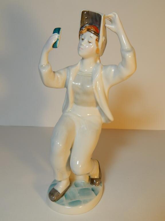 "Сварщица", ЛФЗ. Автор: С Велихова. Фото из интернета.